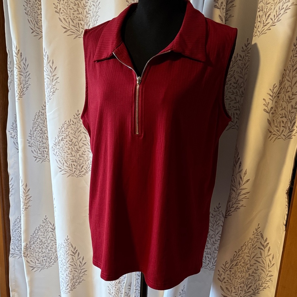ViVI Burgundy Sleeveless Zip Tank Top